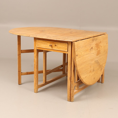 BATTLE TABLE, commoner, 19th century. Furniture - Tables - Auctionet