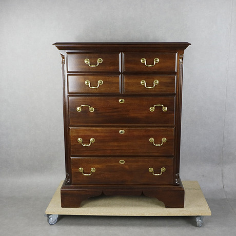 Chest of drawers, mahogany veneer, seven drawers, late 20th century