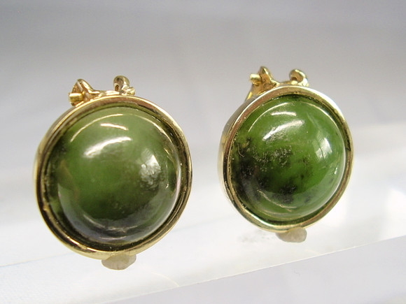 14 K Gold Nephrit-Jade runde Ohrstecker 14 K Gold Nephrit-Jade runde Ohrstecker
