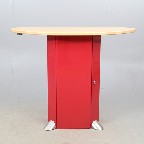 podium-tr-metall-m-bler-vrigt-auctionet
