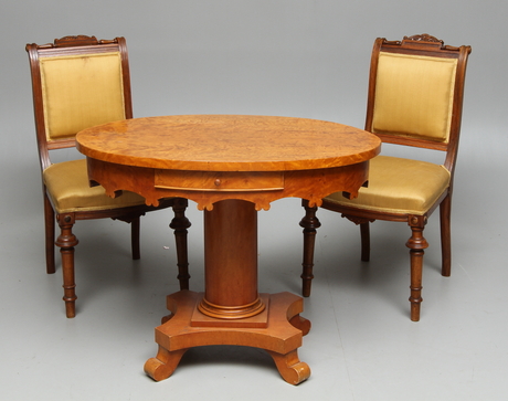 PELARBORD med låda samt STOLAR 2 st, 181900-tal.