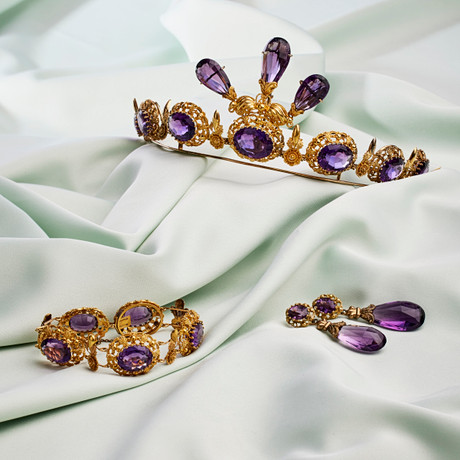 GARNITYR, 3 dlr, tiara/collier, armband, örhängen, 1 par, 18 k guld