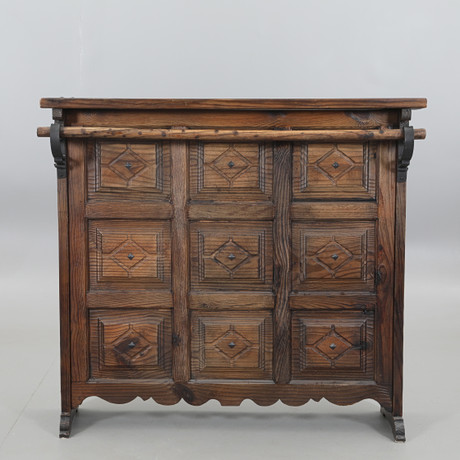BAR, mörkbetsad furu, 1900-talets slut. Möbler - Övrigt - Auctionet