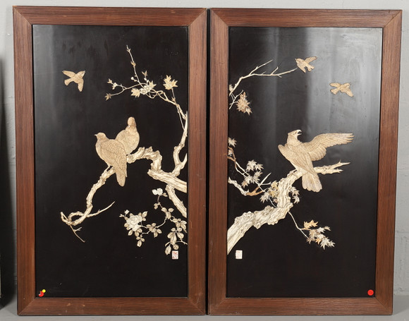 A PAIR OF JAPANESE EBONISED AND BONE INLAID PANELS. Asiatica - Auctionet