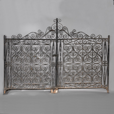 A PAIR OF EARLY 20TH CENTURY BANDED ENTRANCE GATES. Garden ...