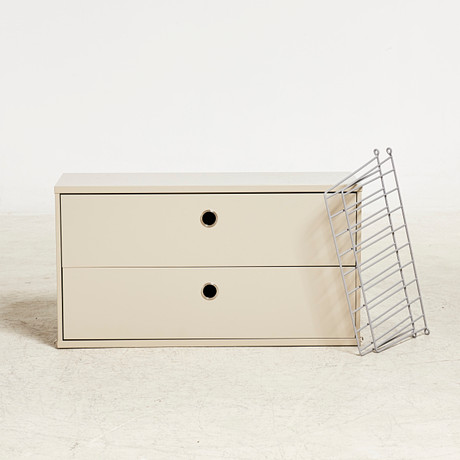 NILS STRINNING. Lådhurts, för String, 2 lådor, beigelackerad med gavlar ...