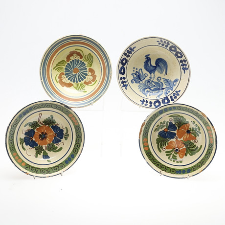 CUATRO PLATOS MURALES DE LOZA. Cerámica y porcelana - Europea - Auctionet