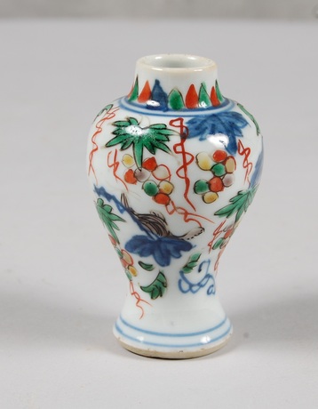 LITEN URNA, orientalisk, 1700-tal,proveniens Krapperups slott.