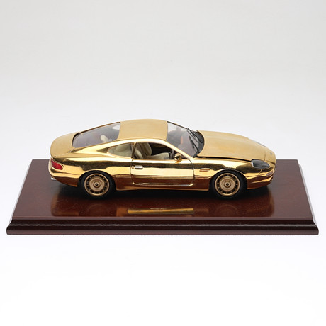Aston Martin DB7: 10 Features That Made It A '90s Superstar