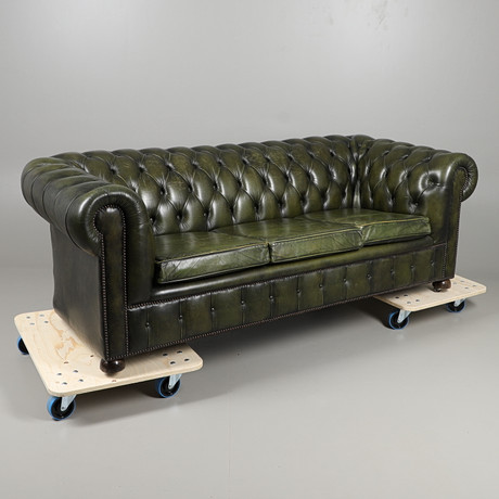 EN GRÖN KNAPP TILLBAKA CHESTERFIELD. Möbler - Soffor & Sittgrupper ...