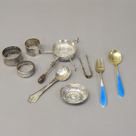 NINE SILVER OBJECTS. Silver & Metals - Silver - Auctionet