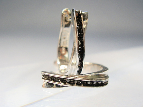 Diamond & Black Enamel Songe Hoop Earring