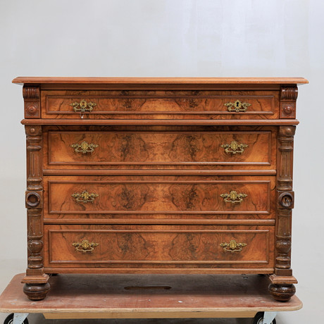 piironki-uusi-renessanssi-1800-1900-luku-huonekalut-lipastot