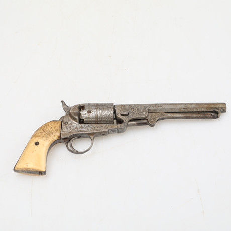 REVOLVER, 