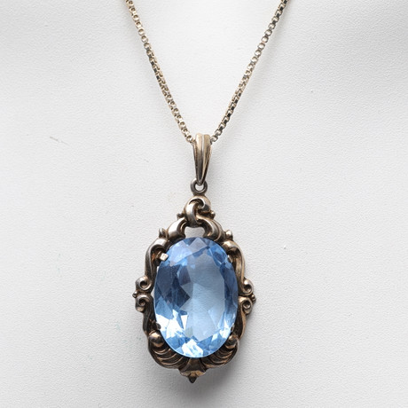 HÄNGE med kedja, silver med blå sten, 1900-talets första hälft. Smycken ...