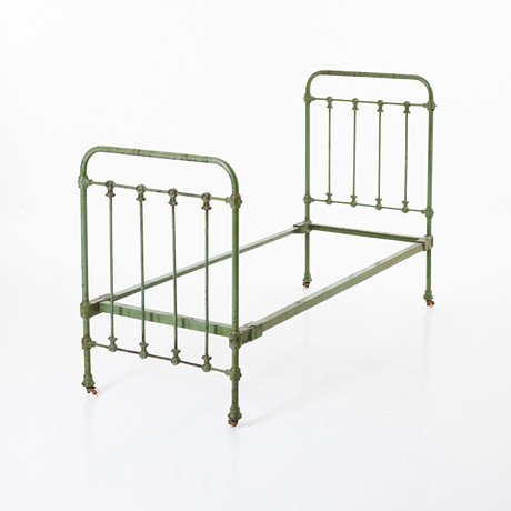 j-rns-ng-1900-talets-b-rjan-gr-nlackerad-m-bler-vrigt-auctionet
