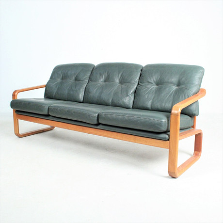 HS Design Dänemark Dreisitzer Sofa aus Teakholz. Möbel Sofas