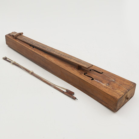 STRÅKINSTRUMENT, trä, allmoge, 1800-tal. Samlarföremål ...