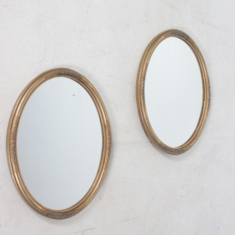Pair of gold colored wall mirrors. Mirrors - Auctionet