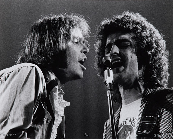 ED FINNELL (USA/SVERIGE, FÖDD 1956). Neil Young und Billy Talbot, Neil ...