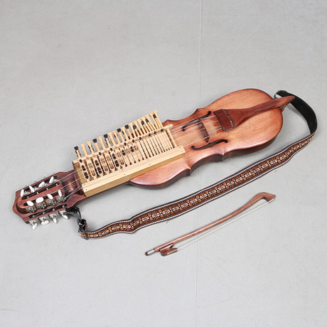 NYCKELHARPA MED STRÅKE, nyckelharpan signerad Sture Skoog, Perstorp ...