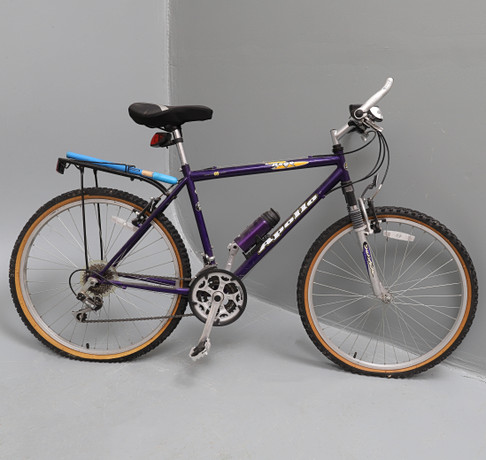 AN APOLLO RAGE BICYCLE. Miscellaneous - Miscellaneous - Auctionet