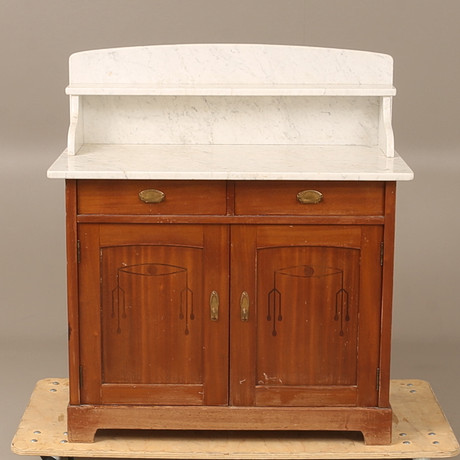 kommod-med-marmorskiva-tidigt-1900-tal-m-bler-sk-p-hyllor-auctionet