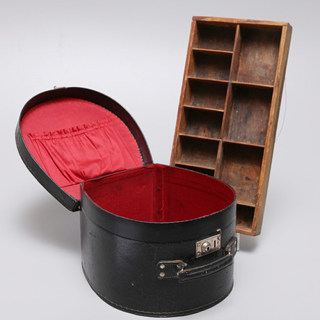 SET BOX AND HAT CASE, 1900s. Miscellaneous - Miscellaneous - Auctionet