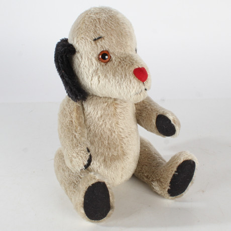 STEIFF 'SWEEP' WITH BUTTON AND LABEL. Toys - Toys - Auctionet