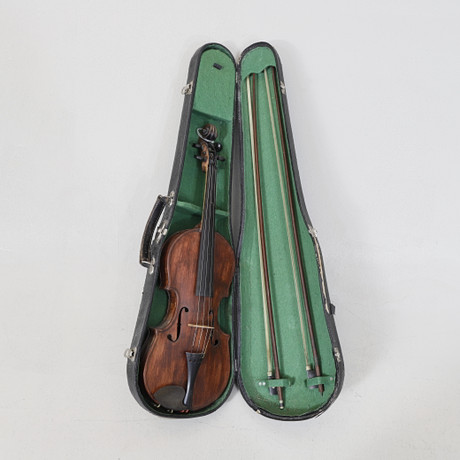 STRÅKINSTRUMENT, med stråkar och fodral, 1900-tal. Samlarföremål ...