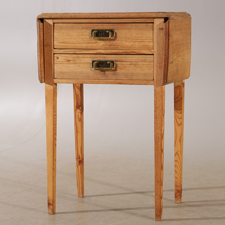 TABLE, with flaps and drawers, pine. Furniture - Tables - Auctionet