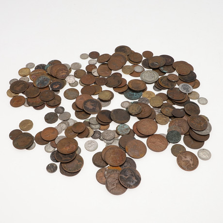 A SMALL COLLECTION OF BRITISH PRE DECIMAL AND OTHER WORLD COINS. Coins ...