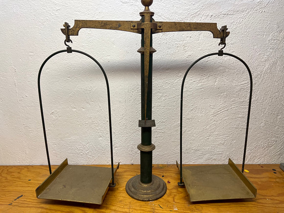 BALANCING SCALE, circa 1900. Miscellaneous - Miscellaneous - Auctionet