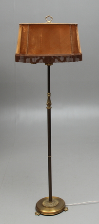 GOLVLAMPA, metall, 1900-tal.