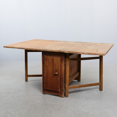BATTLE TABLE, commoner, 19th century. Furniture - Tables - Auctionet