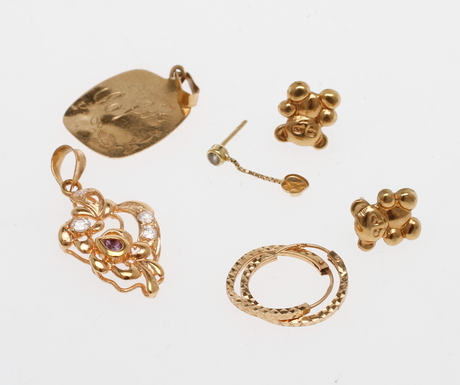 PARTI GULDSKROT, 18k guld, vikt ca 4,6 gram.