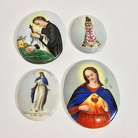 COLECCIÓN DE 4 MEDALLONES DE PORCELANA RELIGIOSOS CON IMÁGENES DE SANTO