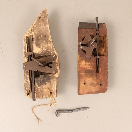 DOOR LOCK, 2 pieces, forged, 17/19th century. Folk art - Other - Auctionet
