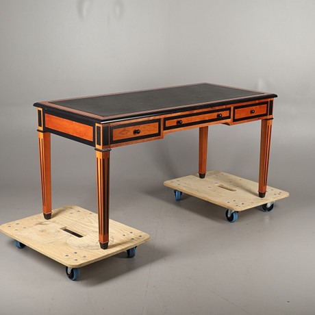 AN INLAID LIBRARY TABLE IN THE MANNER OF DAVID LINLEY. Furniture ...