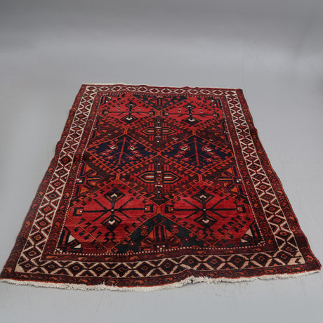MATTA, röd, orientalisk, handgjord. Mattor & Textil - Mattor - Auctionet