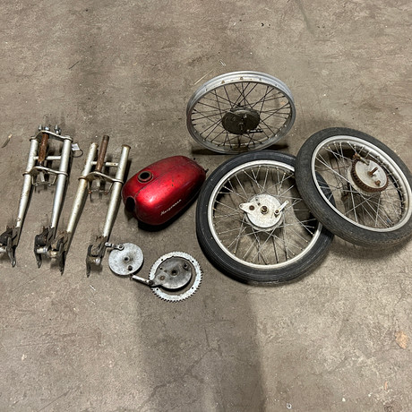 HUSQVARNA, "Silverpil", 175 cc, diverse delar, 1950-tal.
