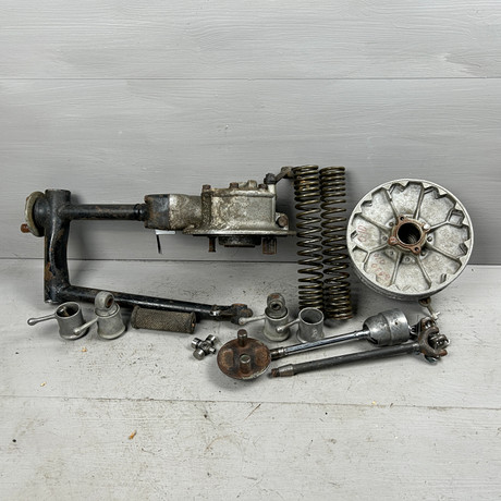 BMW, R25/R26, parti delar, bl.a. kardan, 1940/50-tal, Tyskland., såld på svensk auktion för 1 000 kr