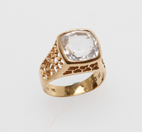 PRYDNADSRING, 18k guld med vit sten, vikt tot ca 4,9 gram.
