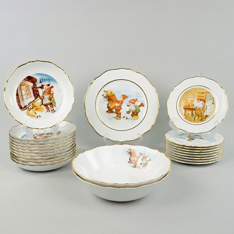 JULSERVIS, 23 delar, porslin, "Gammaldags Jul", märkt P2000. Glas ...
