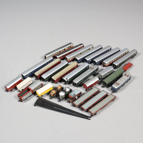 MÄRKLIN, 17 pieces, locomotives & wagons, H0, Germany. Toys - Model railways