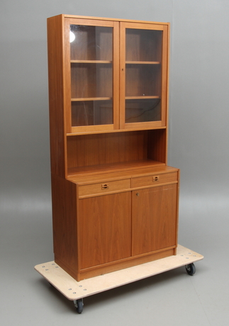 SKÅP, med vitrinöverdel, teak, 1960-tal.