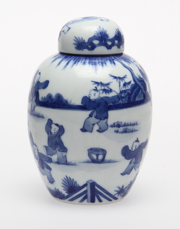 LOCKURNA, porslin, Kina, 1900-tal.