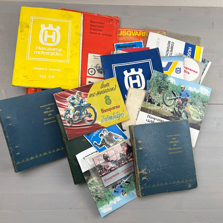 HUSQVARNA, parti, bl.a instruktionsböcker, reklamblad och verkstadspärmar m.m, 1950-tal oc