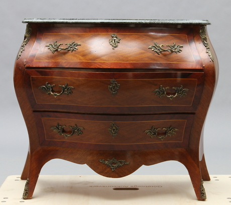 BYRÅ, rokokostil, 1900-tal.