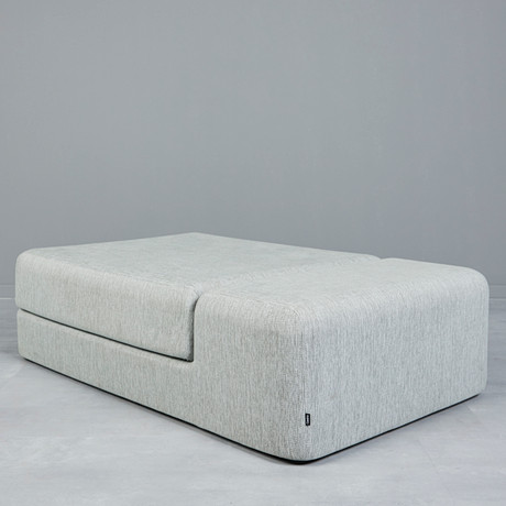 LINDE FREYA TANGELDER. Cassina, soffa/puff, modell 'Soft 507 Corners', trä, tyg, designad 2022, Italien.
